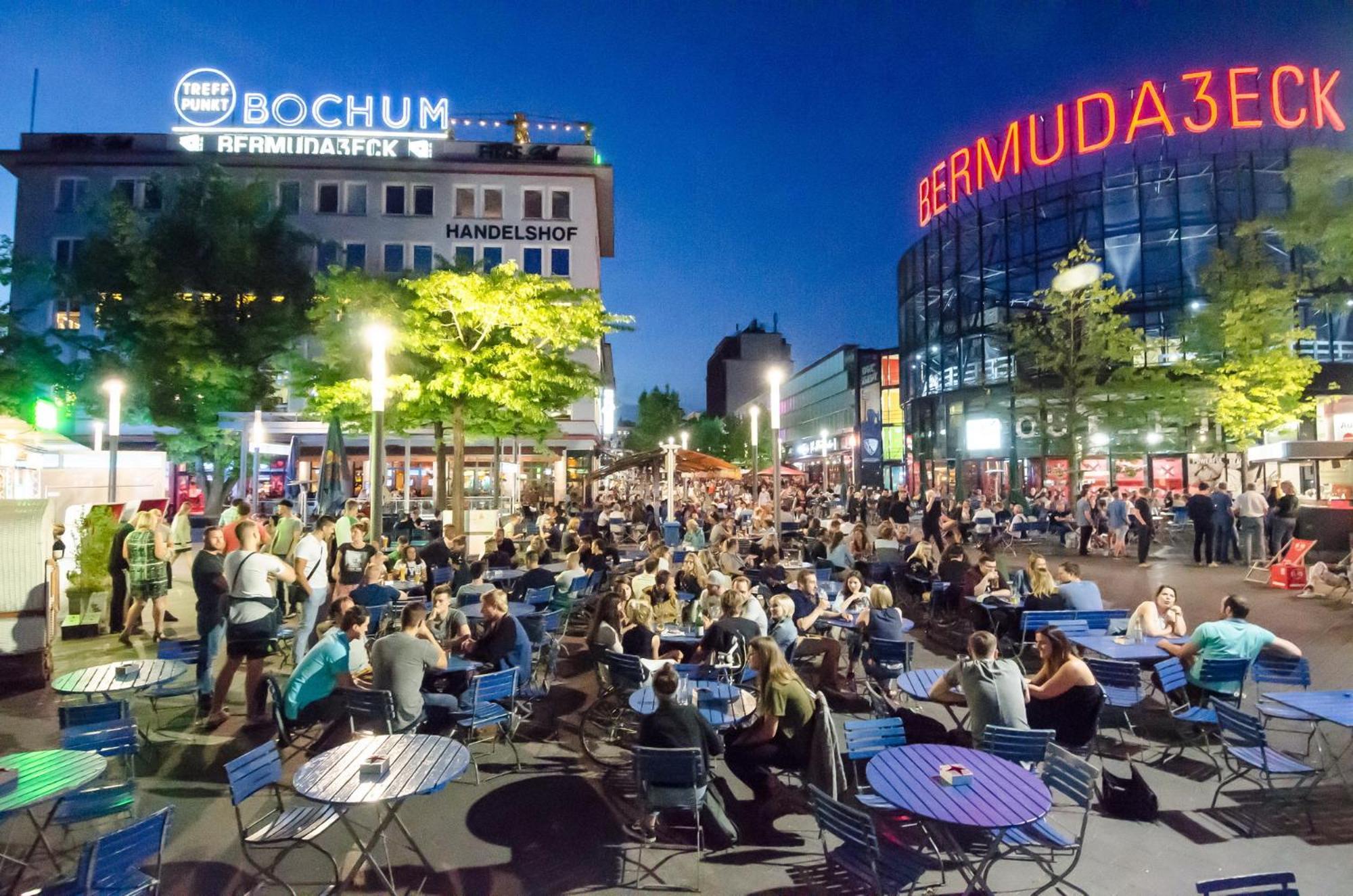 Feelslikehome - Urbane Altbauwohnung Mit Dachterasse& Parkplatz Bochum Buitenkant foto