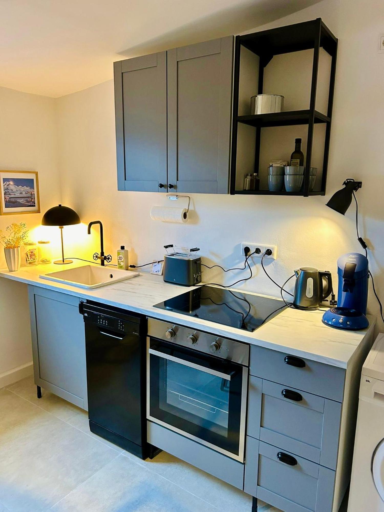 Feelslikehome - Urbane Altbauwohnung Mit Dachterasse& Parkplatz Bochum Buitenkant foto
