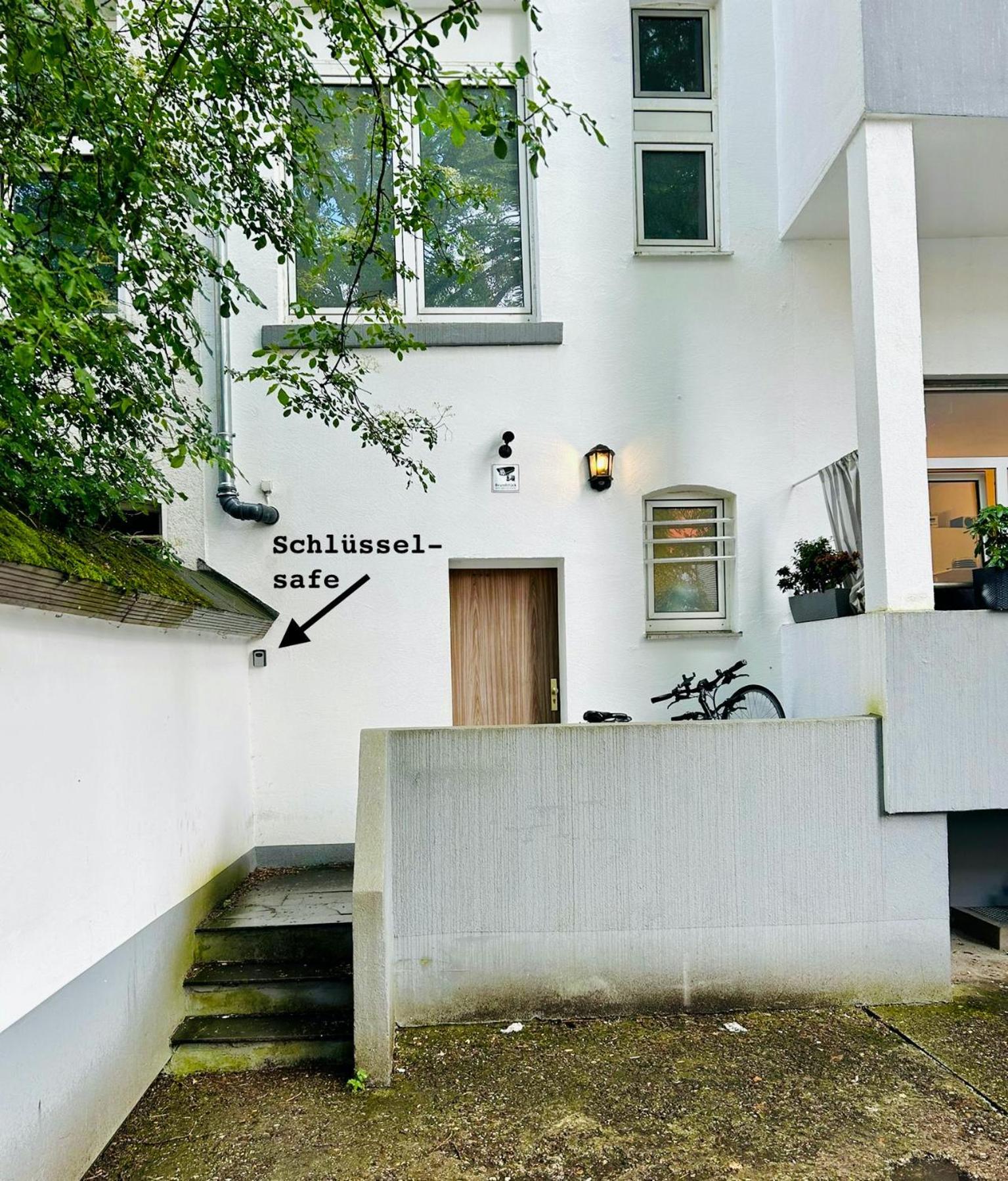 Feelslikehome - Urbane Altbauwohnung Mit Dachterasse& Parkplatz Bochum Buitenkant foto